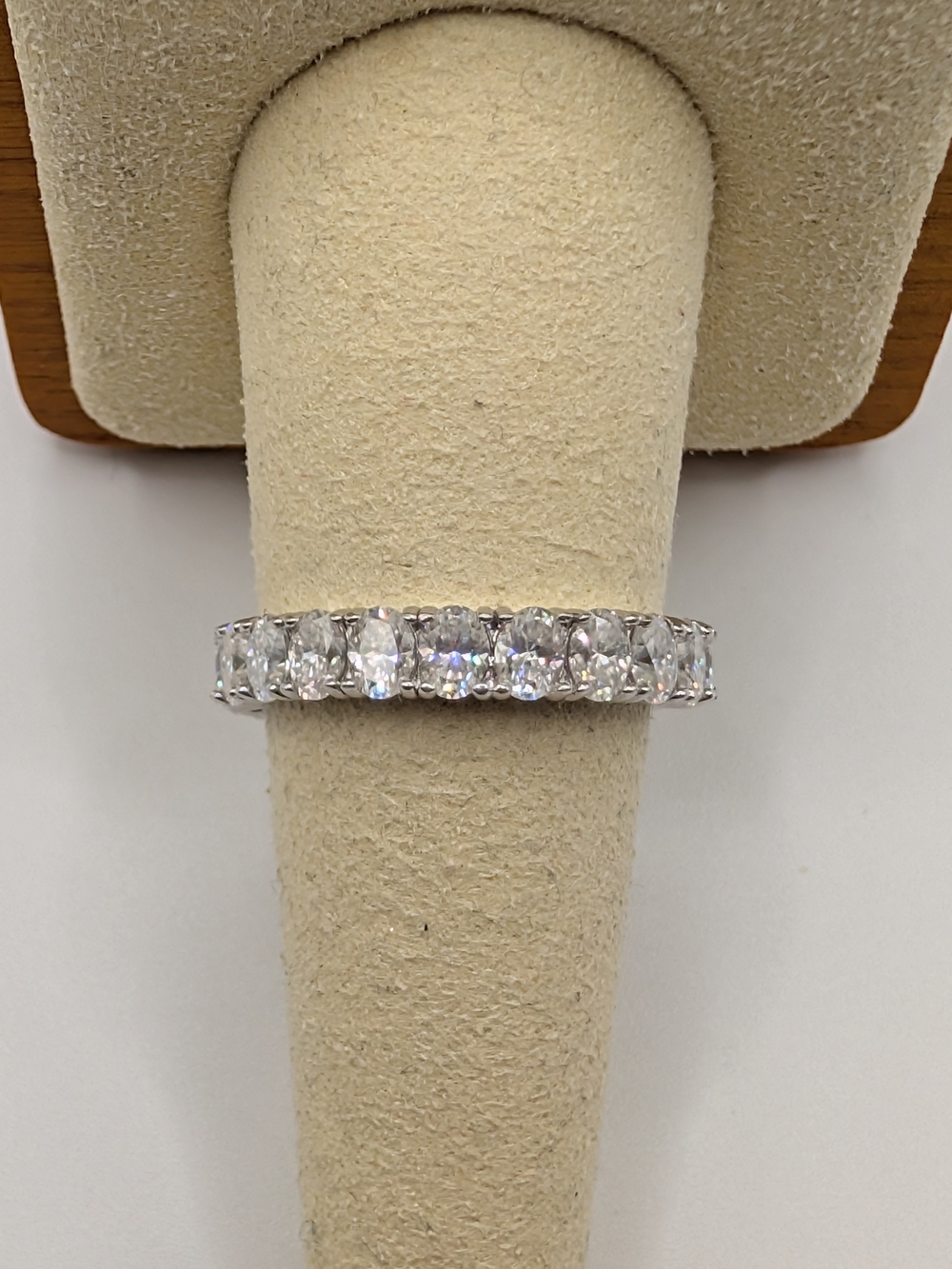 ​NWOT 925 Sterling Silver Oval Moissanite Eternity Band Ring Size 8